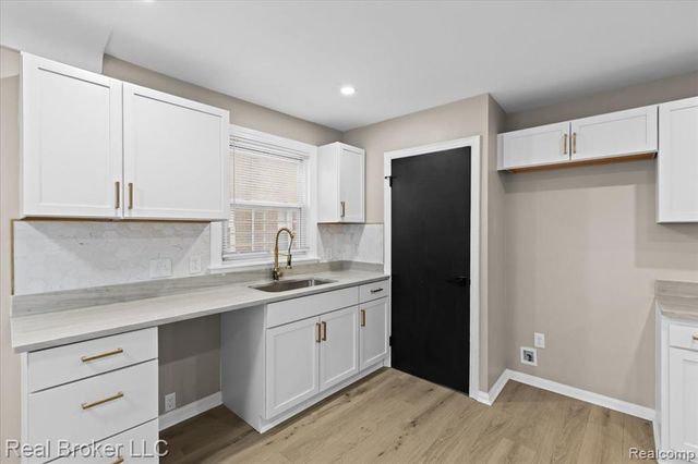 20309 Gilchrist Street, Detroit, MI 48235