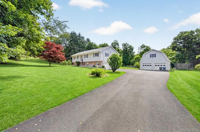 18 Helms Hill Road, Washingtonville, NY 10992