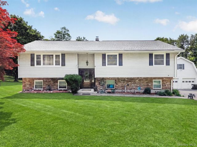 18 Helms Hill Road, Washingtonville, NY 10992