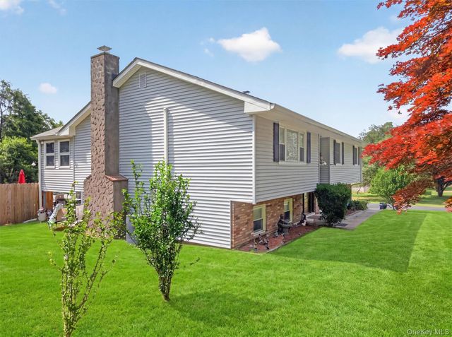 18 Helms Hill Road, Washingtonville, NY 10992