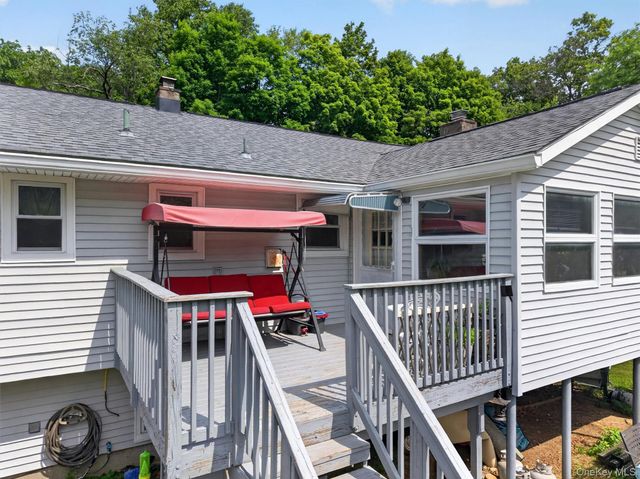 18 Helms Hill Road, Washingtonville, NY 10992