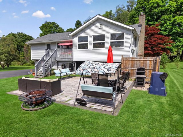18 Helms Hill Road, Washingtonville, NY 10992