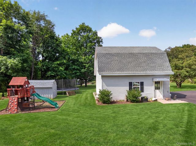 18 Helms Hill Road, Washingtonville, NY 10992