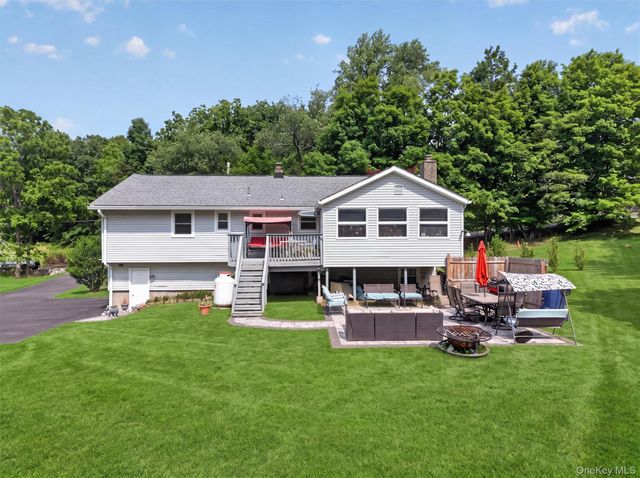 18 Helms Hill Road, Washingtonville, NY 10992