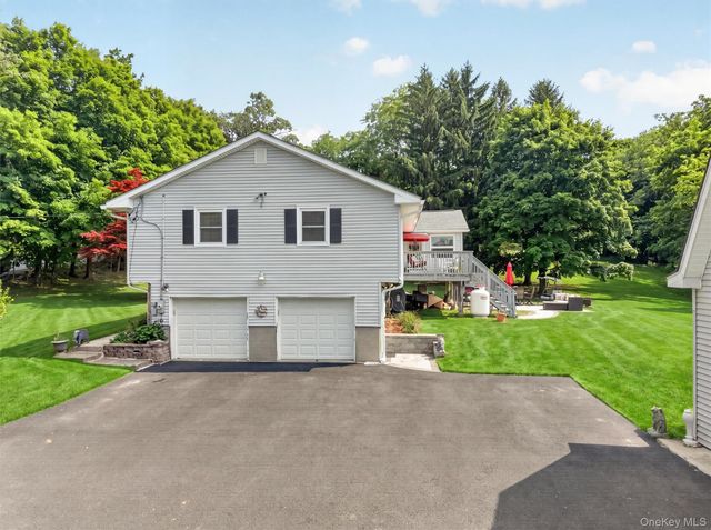 18 Helms Hill Road, Washingtonville, NY 10992