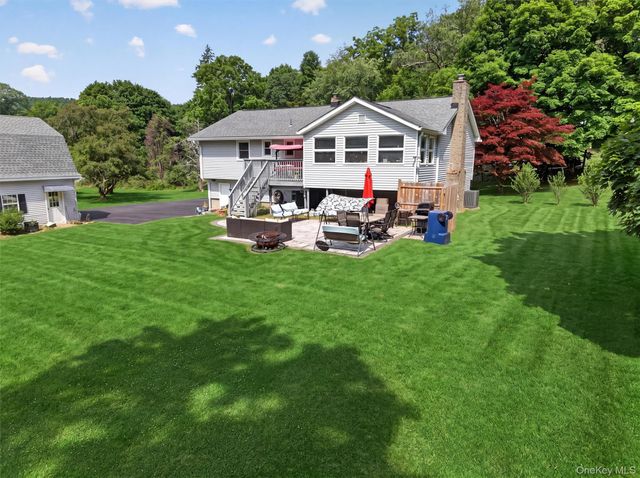 18 Helms Hill Road, Washingtonville, NY 10992