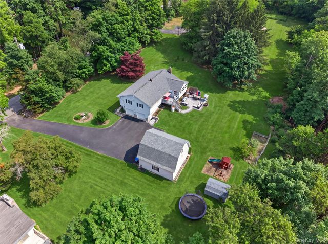 18 Helms Hill Road, Washingtonville, NY 10992