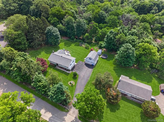 18 Helms Hill Road, Washingtonville, NY 10992