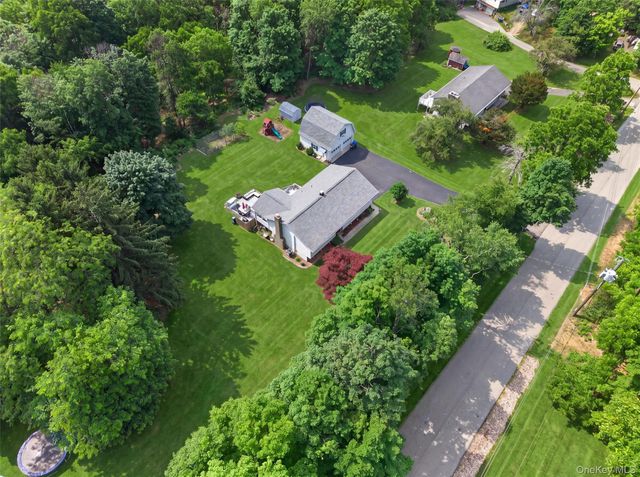 18 Helms Hill Road, Washingtonville, NY 10992