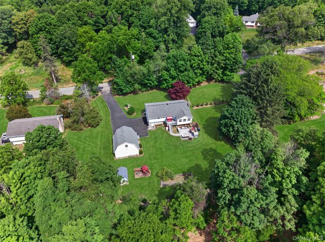 18 Helms Hill Road, Washingtonville, NY 10992