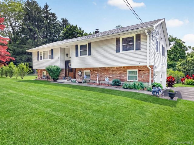 18 Helms Hill Road, Washingtonville, NY 10992