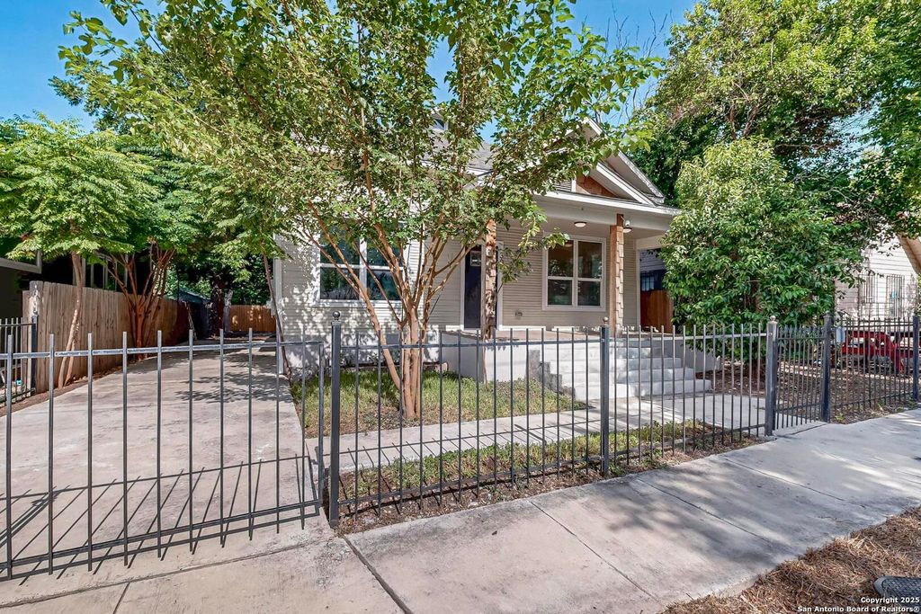 305 N Spruce, San Antonio, TX 78203