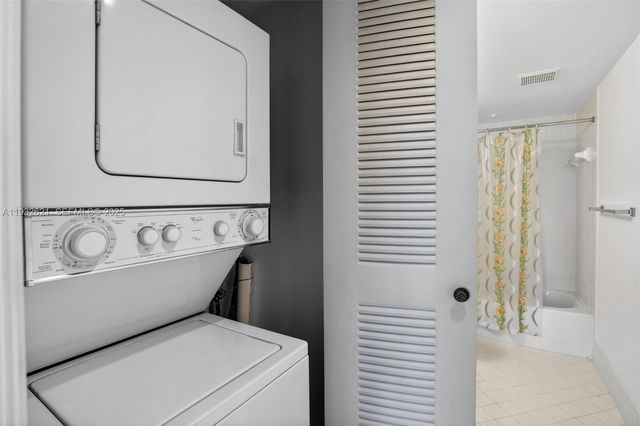 13800 SW 5th Ct 204M, Pembroke Pines, FL 33027