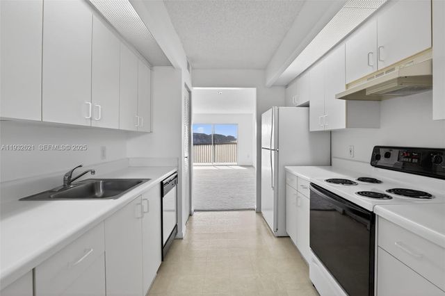 13800 SW 5th Ct 204M, Pembroke Pines, FL 33027