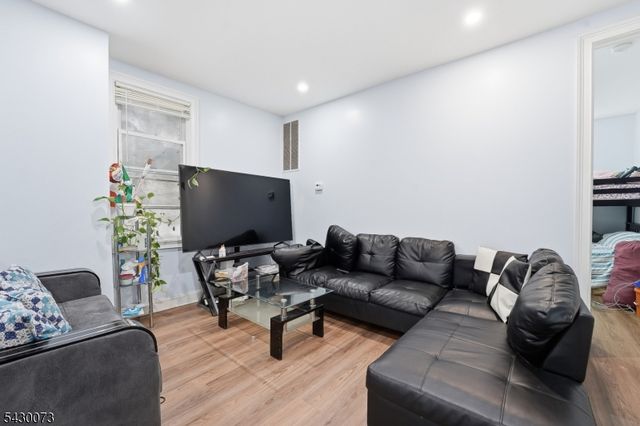 514 42Nd St, Union City, NJ 07087