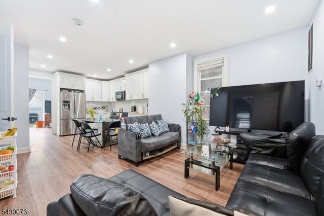 514 42Nd St, Union City, NJ 07087