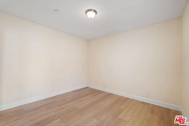1147 S Kenmore Avenue, Los Angeles, CA 90006