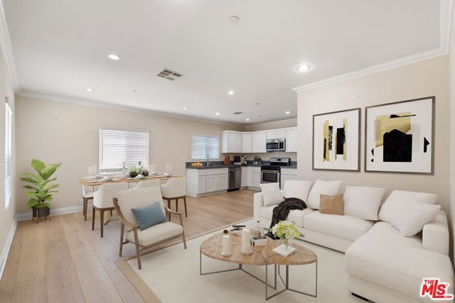 1147 S Kenmore Avenue, Los Angeles, CA 90006