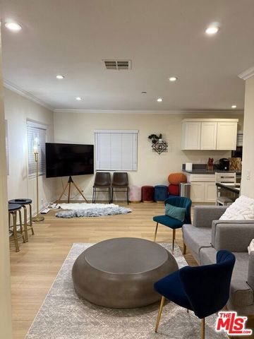 1147 S Kenmore Avenue, Los Angeles, CA 90006