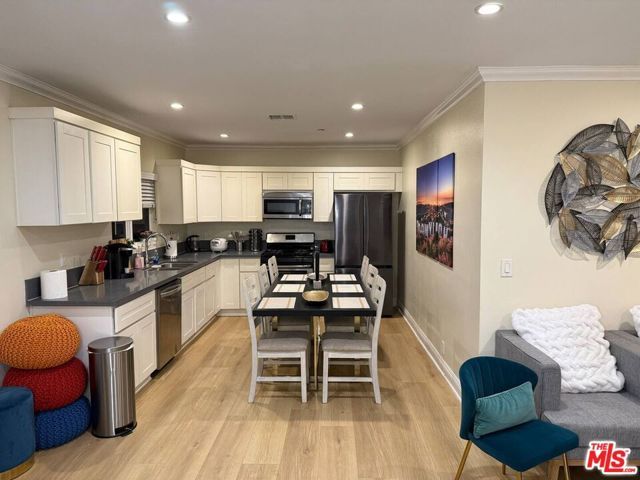 1147 S Kenmore Avenue, Los Angeles, CA 90006