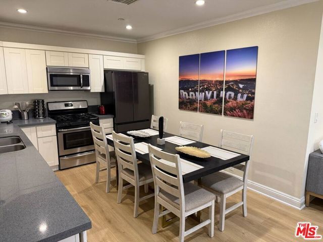 1147 S Kenmore Avenue, Los Angeles, CA 90006