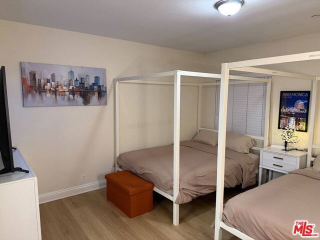 1147 S Kenmore Avenue, Los Angeles, CA 90006