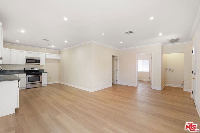 1147 S Kenmore Avenue, Los Angeles, CA 90006
