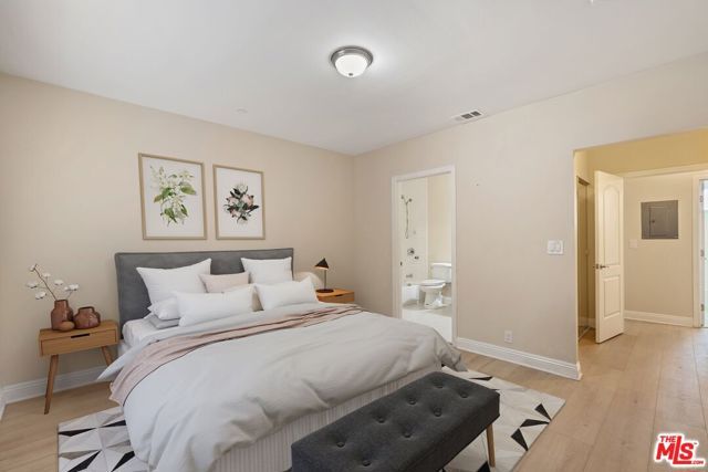 1147 S Kenmore Avenue, Los Angeles, CA 90006