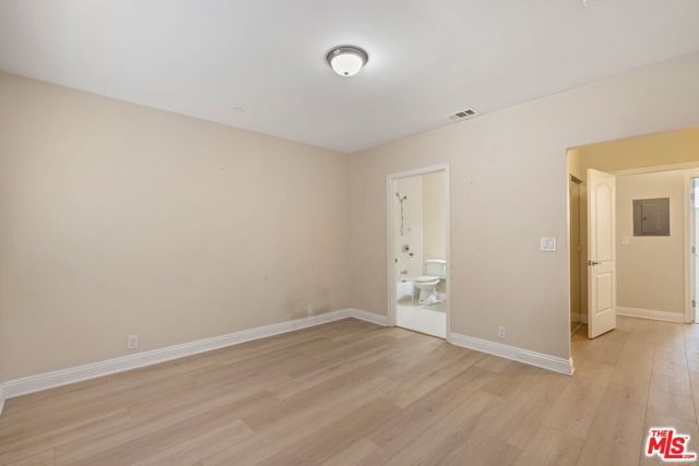1147 S Kenmore Avenue, Los Angeles, CA 90006