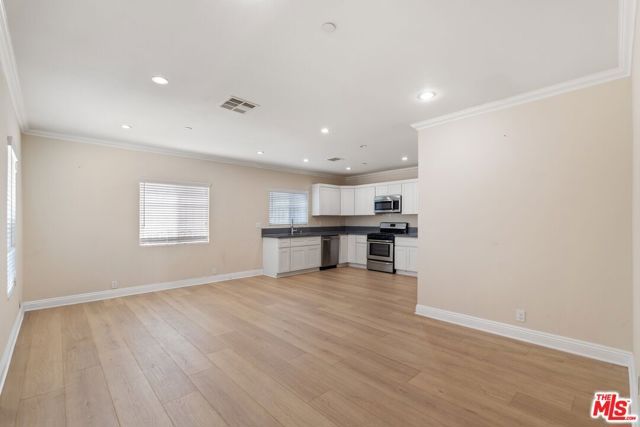 1147 S Kenmore Avenue, Los Angeles, CA 90006