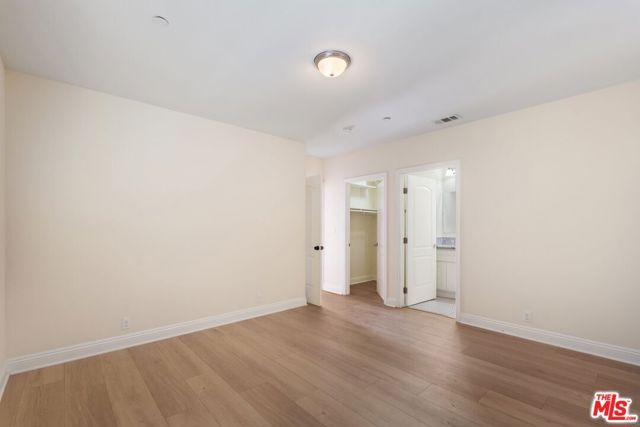 1147 S Kenmore Avenue, Los Angeles, CA 90006