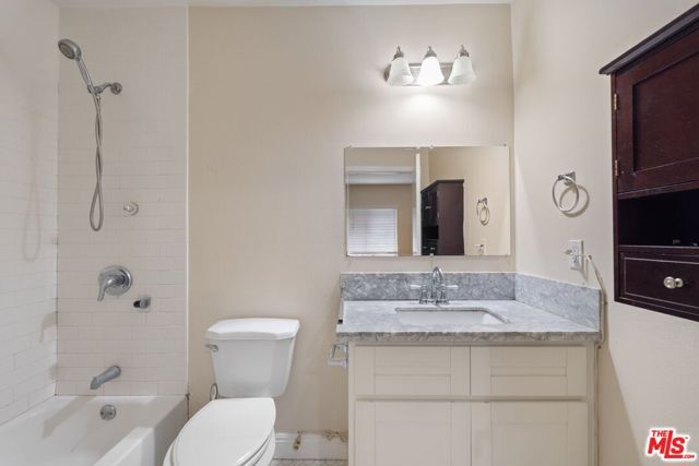 1147 S Kenmore Avenue, Los Angeles, CA 90006