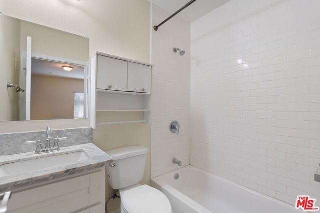 1147 S Kenmore Avenue, Los Angeles, CA 90006