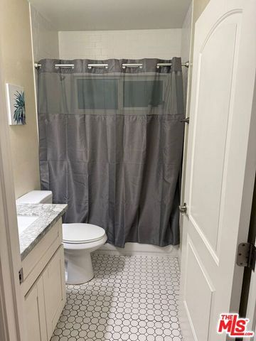 1147 S Kenmore Avenue, Los Angeles, CA 90006