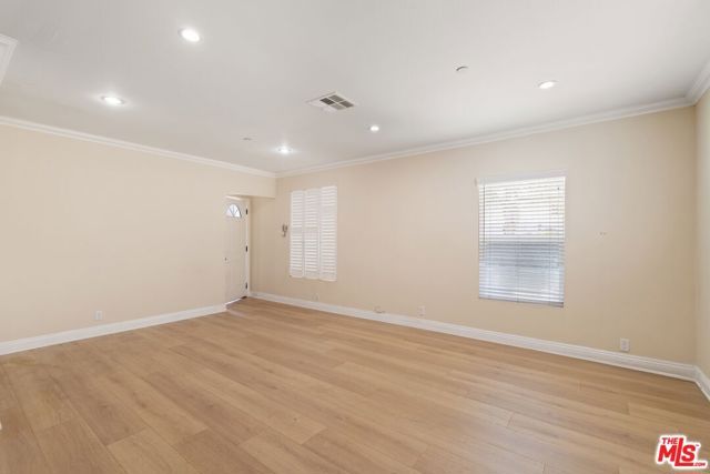 1147 S Kenmore Avenue, Los Angeles, CA 90006