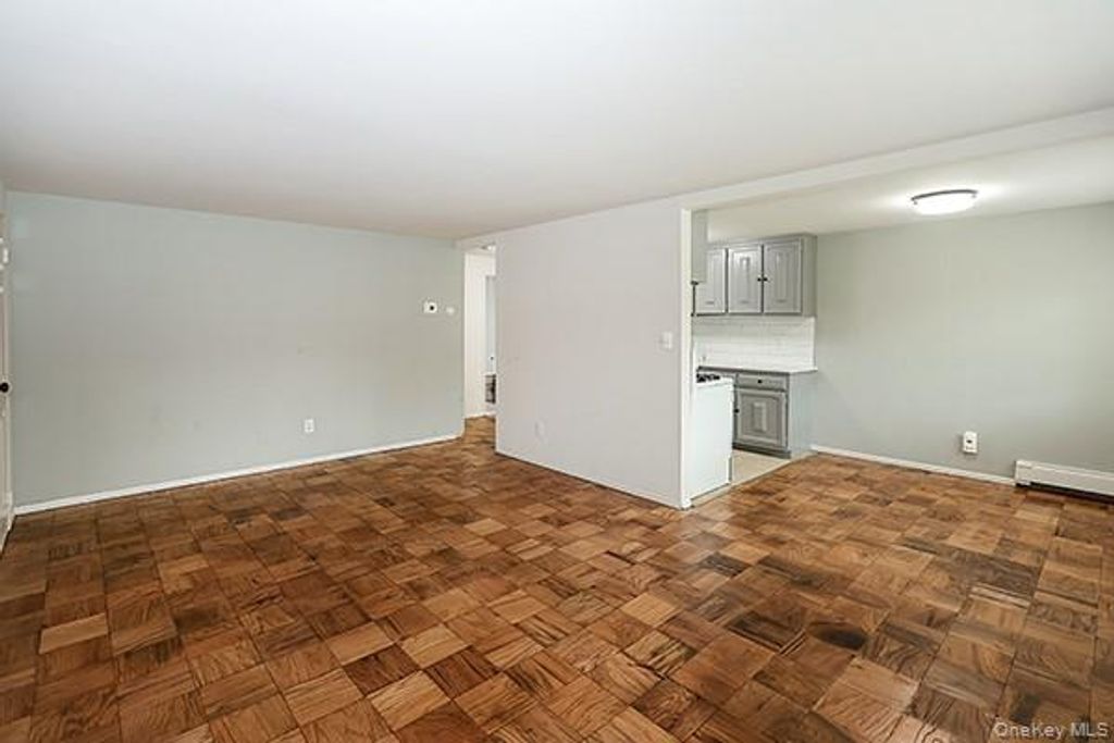 178 Jervis Avenue 178, Farmingdale, NY 11735 — photo 2