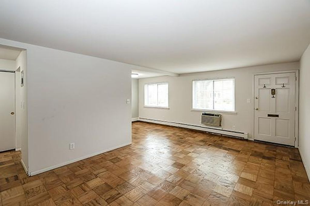 178 Jervis Avenue 178, Farmingdale, NY 11735 — photo 3