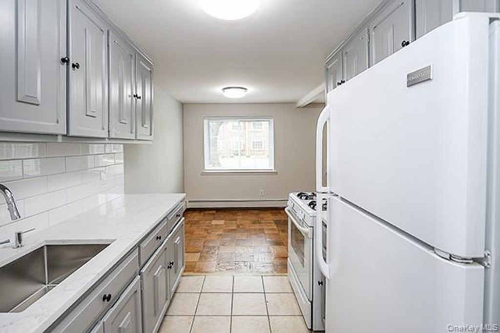 178 Jervis Avenue 178, Farmingdale, NY 11735 — photo 4