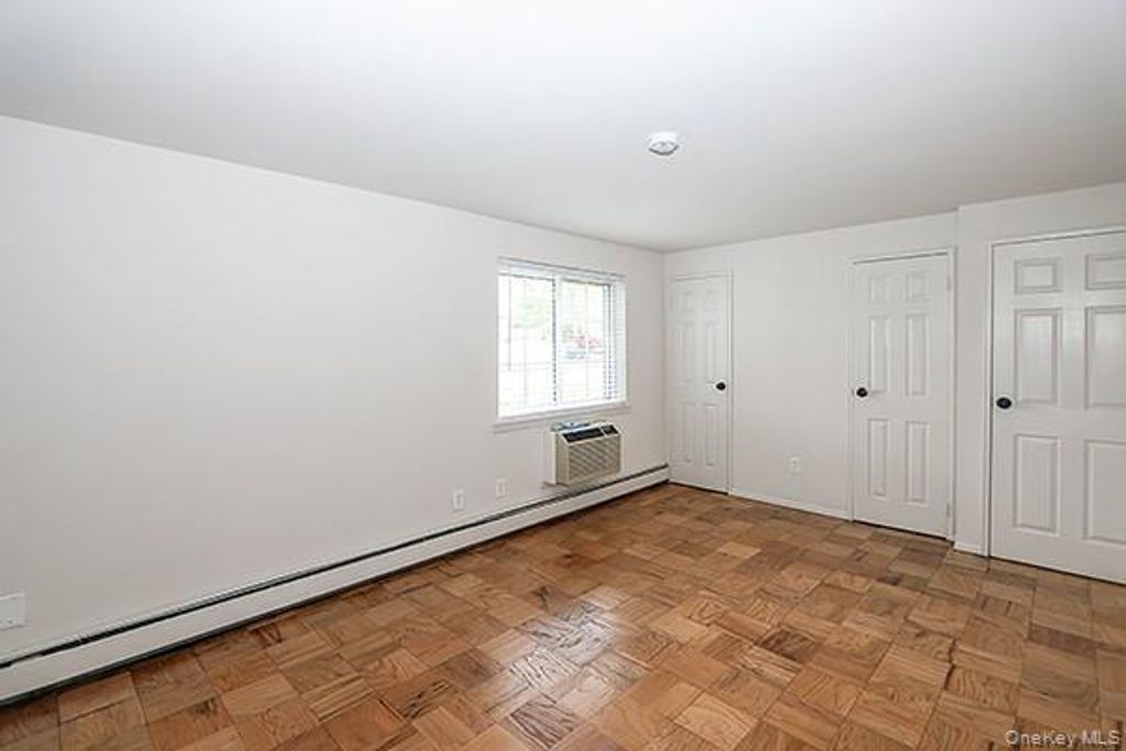 178 Jervis Avenue 178, Farmingdale, NY 11735 — photo 5