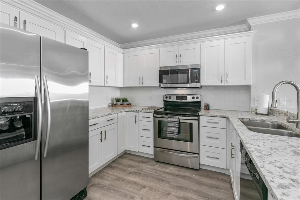 Image 24 of property listing at 19418 GULF BOULEVARD 407, Indian Shores, FL 33785