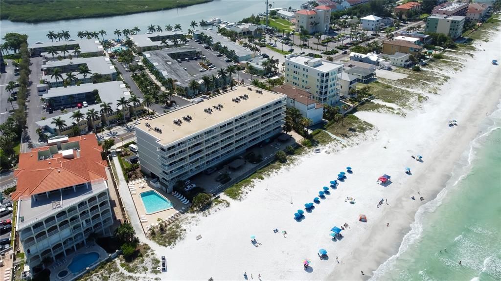 Image 32 of property listing at 19418 GULF BOULEVARD 407, Indian Shores, FL 33785