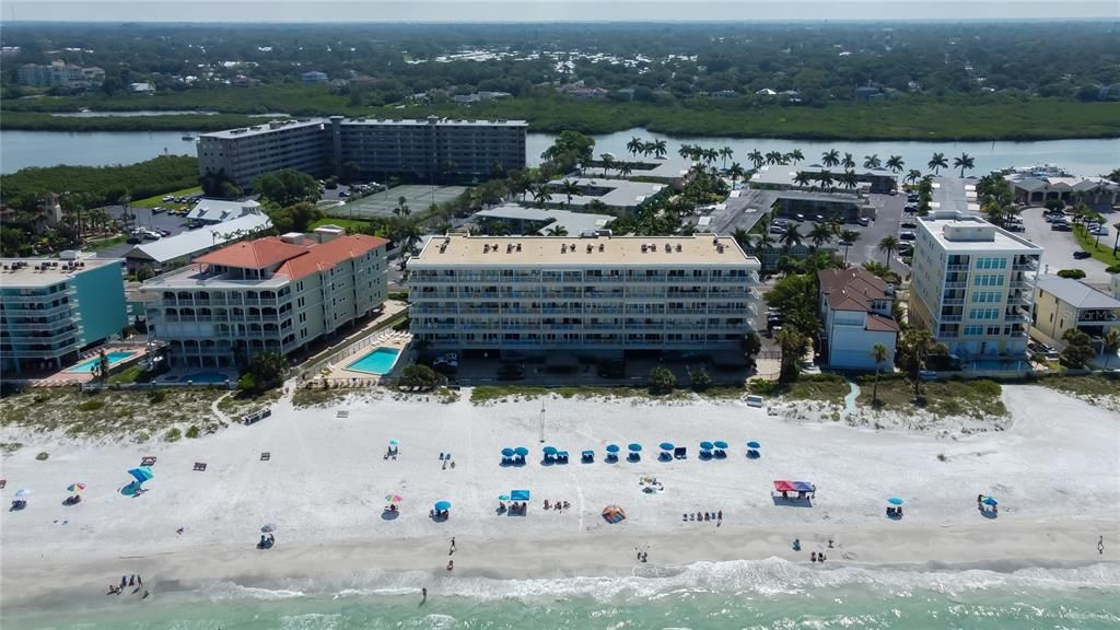 Image 33 of property listing at 19418 GULF BOULEVARD 407, Indian Shores, FL 33785
