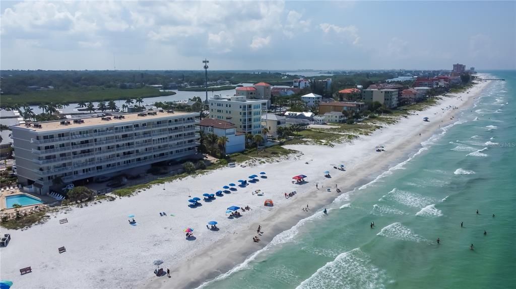 Image 36 of property listing at 19418 GULF BOULEVARD 407, Indian Shores, FL 33785