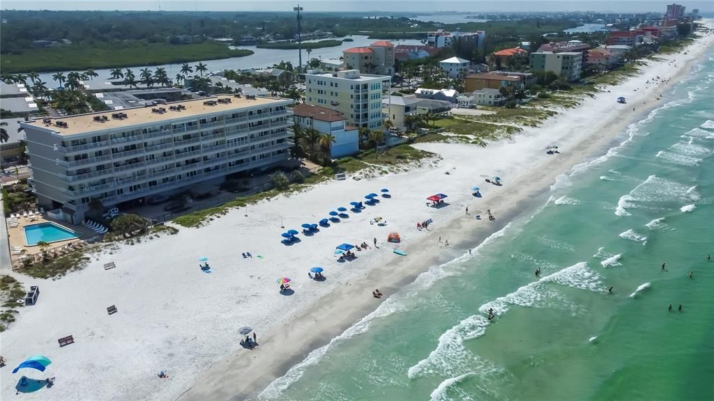 Image 37 of property listing at 19418 GULF BOULEVARD 407, Indian Shores, FL 33785