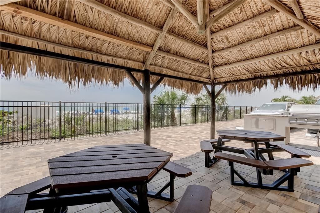 Image 43 of property listing at 19418 GULF BOULEVARD 407, Indian Shores, FL 33785
