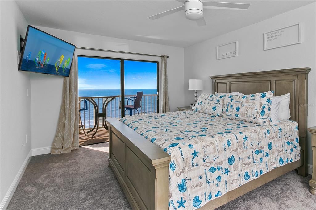 Image 6 of property listing at 19418 GULF BOULEVARD 407, Indian Shores, FL 33785