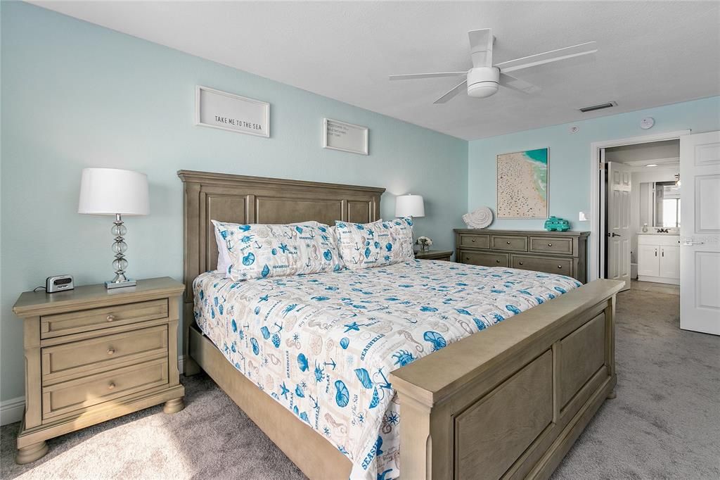 Image 9 of property listing at 19418 GULF BOULEVARD 407, Indian Shores, FL 33785