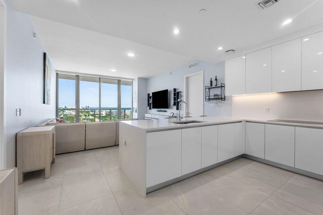 220 Lake Shore Drive 1209, Lake Park, FL 33403