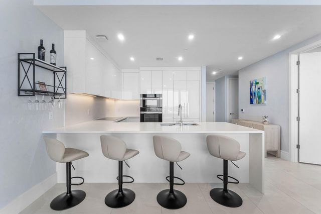 220 Lake Shore Drive 1209, Lake Park, FL 33403