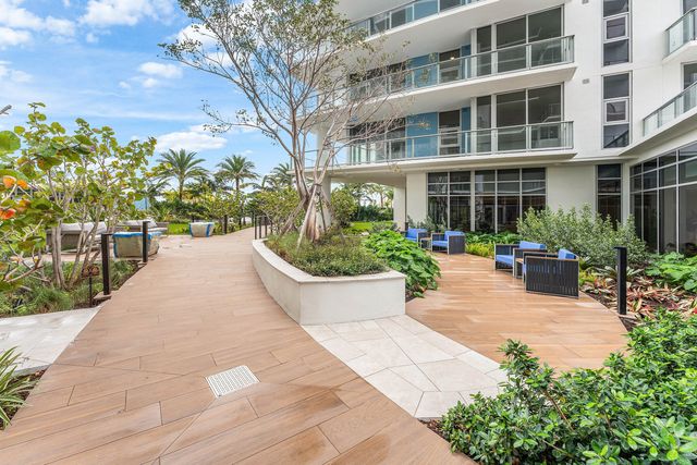 220 Lake Shore Drive 1209, Lake Park, FL 33403